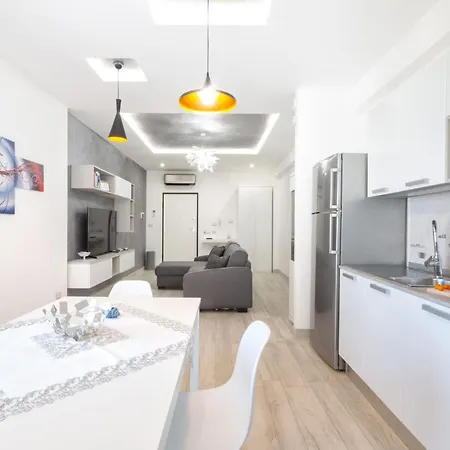 公寓 Sorrentovibes - New & Stylish Two Bedroom With Balconies