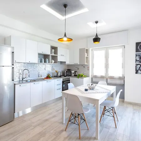 Sorrentovibes - New & Stylish Two Bedroom With Balconies