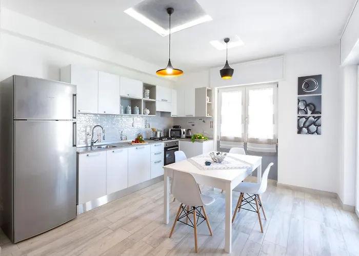 Sorrentovibes - New & Stylish Two Bedroom With Balconies