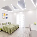 아파트 Sorrentovibes - New & Stylish Two Bedroom With Balconies 상트아그넬로