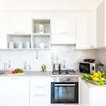 아파트 Sorrentovibes - New & Stylish Two Bedroom With Balconies *
