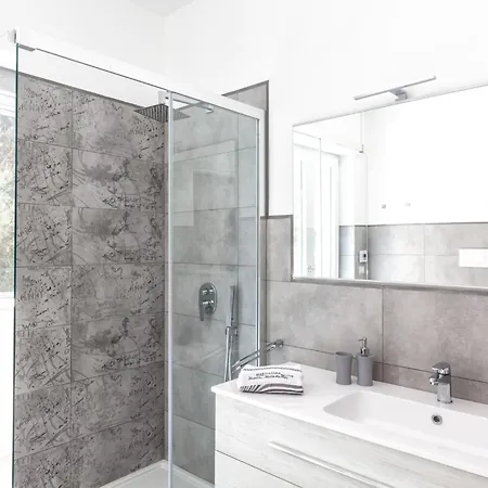 Sorrentovibes - New & Stylish Two Bedroom With Balconies アパート *