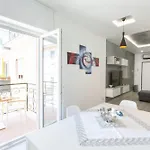 Sorrentovibes - New & Stylish Two Bedroom With Balconies Apartment *
